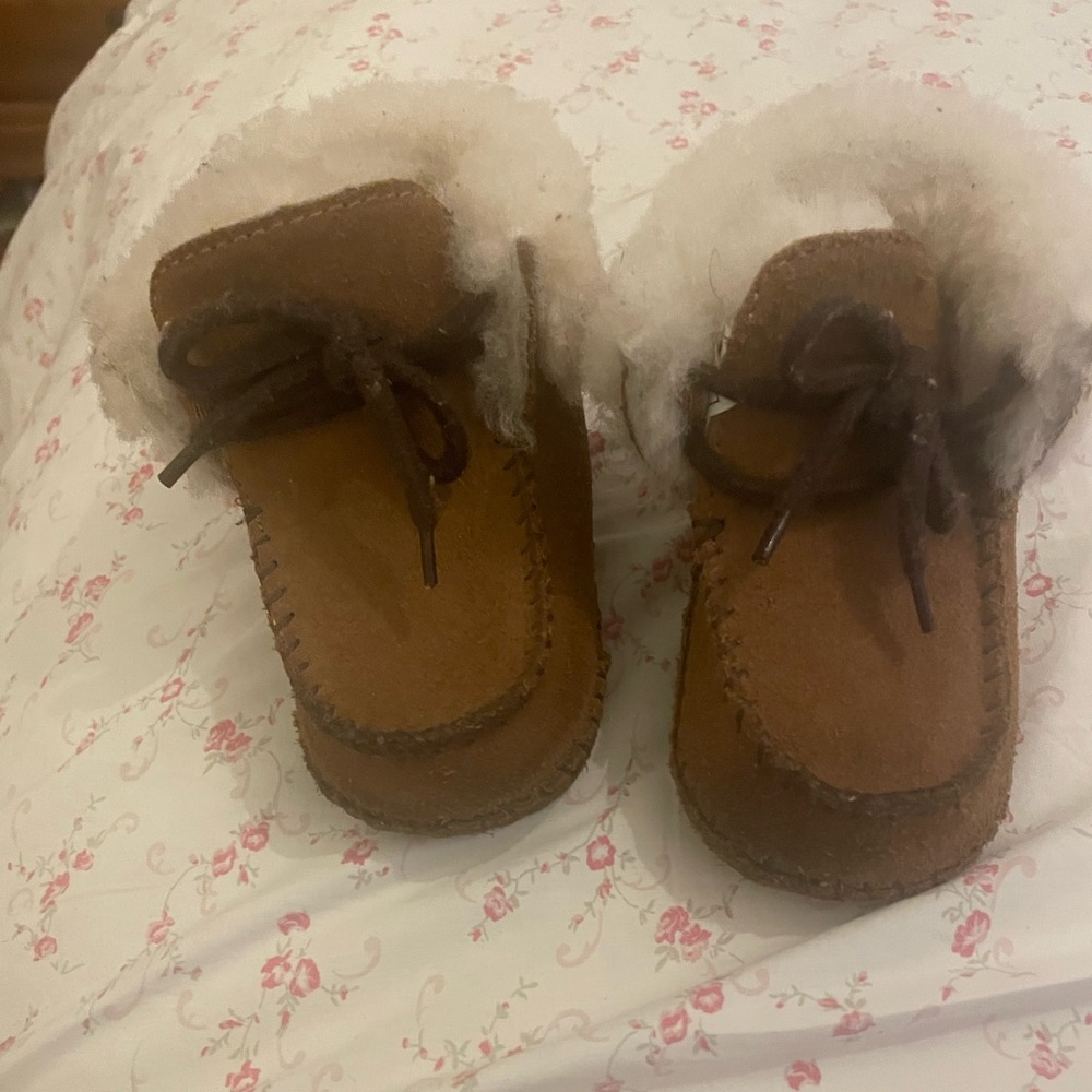 Uses baby girl Uggs
